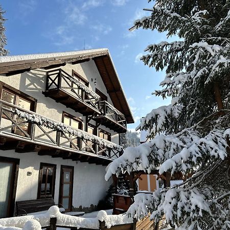 Любе Hotel Iablunîțea Exterior foto